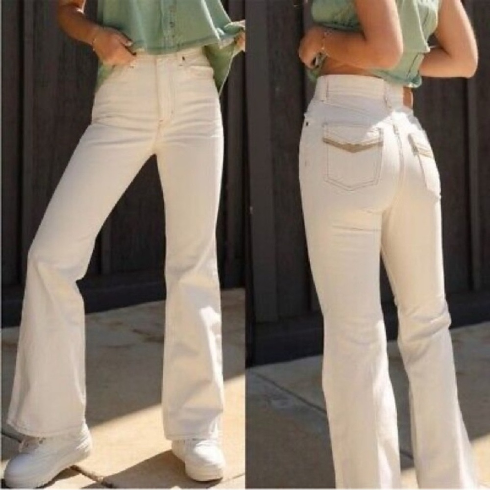 Levis Womens Jeans Size 27W 32-L 
 Premium 70s High Flare Cream Beige
